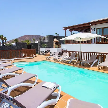 Villa 22 Sea Views, Pool,games,hot Tub, Office With Computer+ Wifi Playa Blanca (Lanzarote)