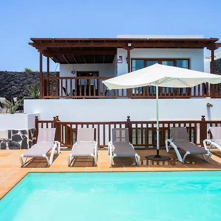 22 Sea Views, Pool,games,hot Tub, Office With Computer+ Wifi Villa Playa Blanca (Lanzarote)