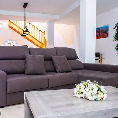 22 Sea Views, Pool,games,hot Tub, Office With Computer+ Wifi