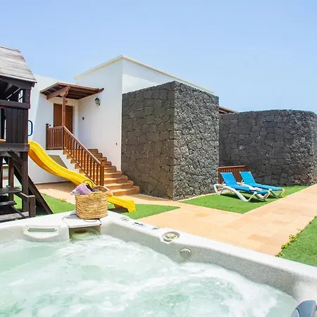 22 Sea Views, Pool,games,hot Tub, Office With Computer+ Wifi Villa