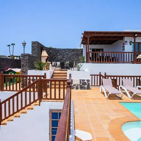 22 Sea Views, Pool,games,hot Tub, Office With Computer+ Wifi Villa Playa Blanca (Lanzarote)