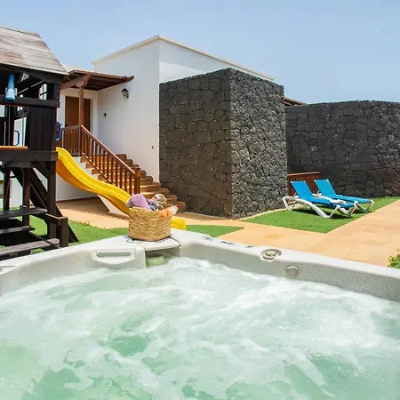 22 Sea Views, Pool,games,hot Tub, Office With Computer+ Wifi Villa